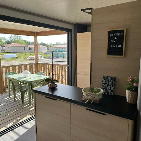 Parc Residentiel De Loisir * Saubrigues