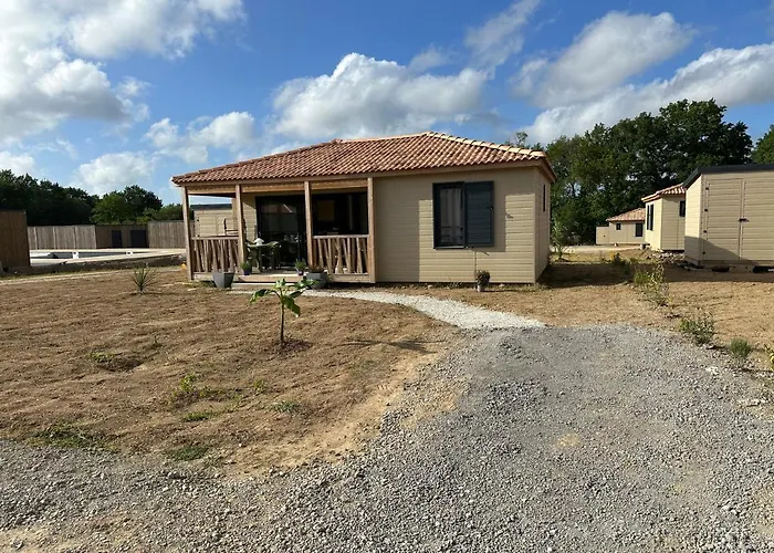 Parc Residentiel De Loisir * Saubrigues