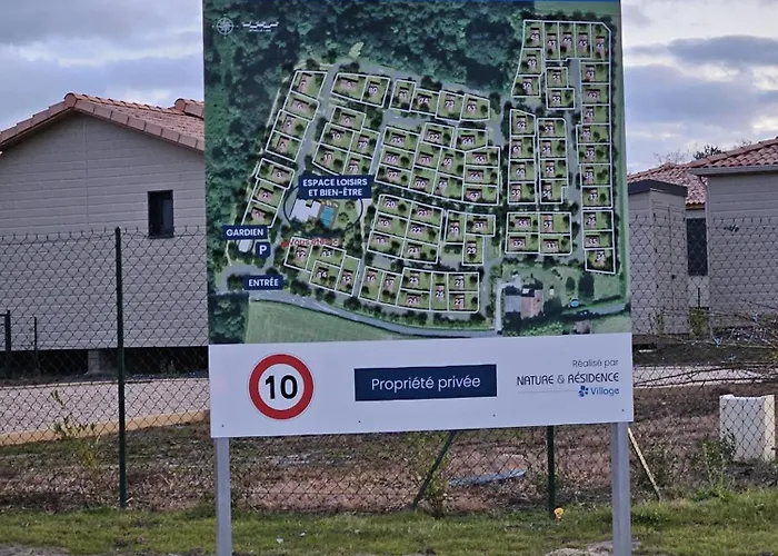 Parc Residentiel De Loisir Σαλέ Saubrigues